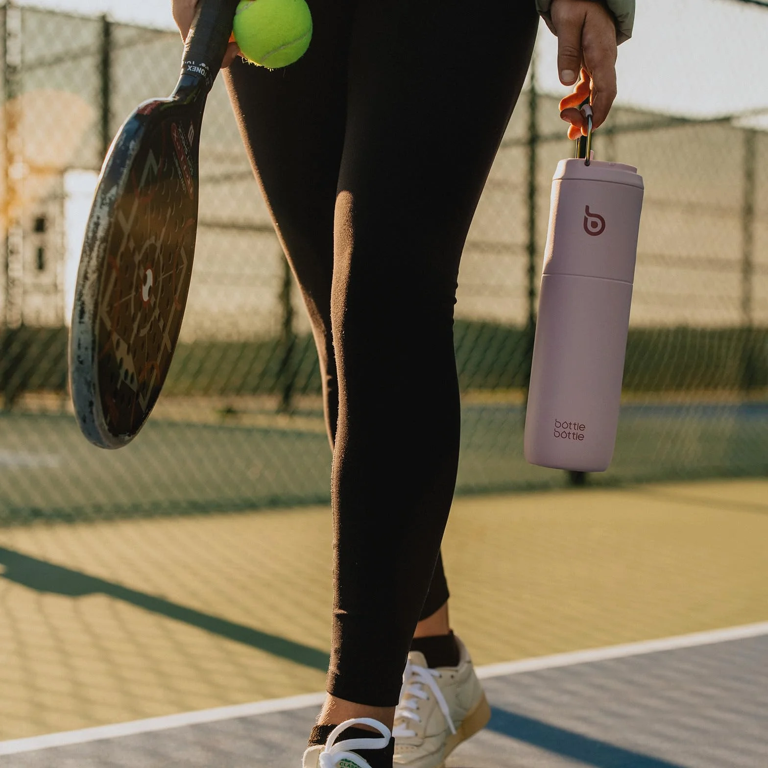 BOTTLE BOTTLE Gourde isotherme avec couvercle à paille et poignée, en acier inoxydable à double paroi sous vide, anti-fuite, sans BPA, pour sport, voyage, salle de sport - Rose clair, 710 ml