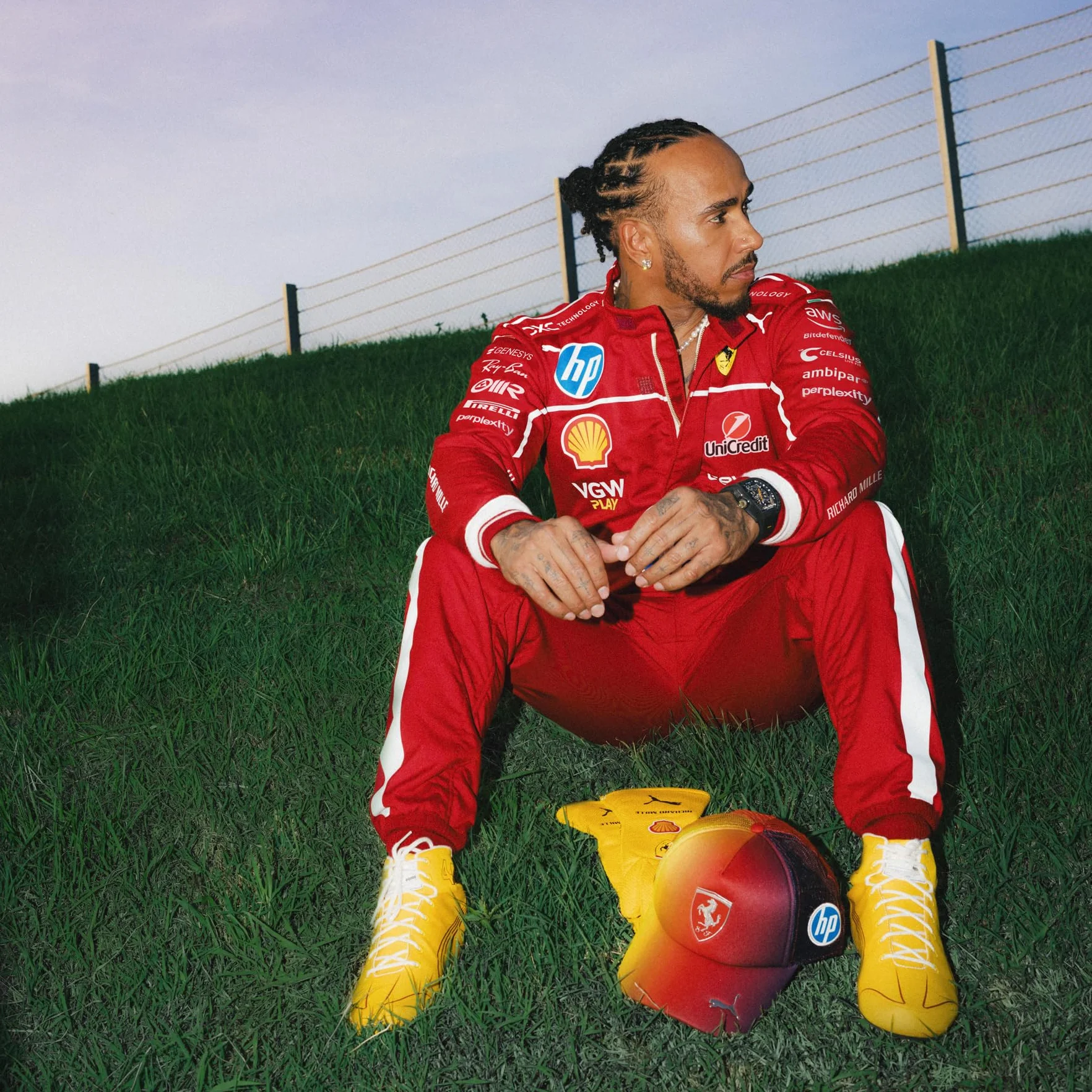 PUMA Scuderia Ferrari F1 Casquette Édition Spéciale Lewis Hamilton GP de Grande-Bretagne 2025 Dégradé Rouge Taille Unique