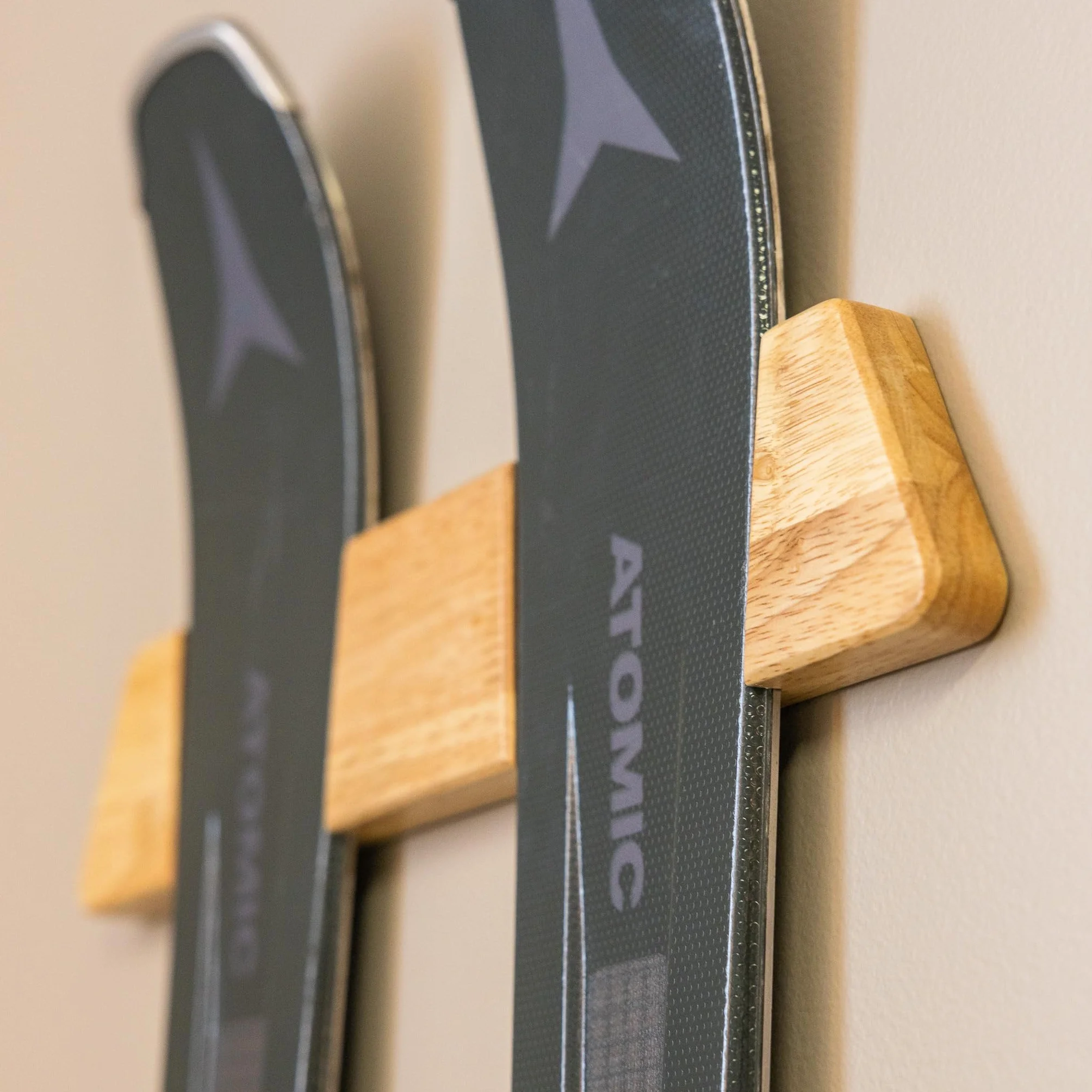 StoreYourBoard Porte-skis en bois massif mural 22,7 kg