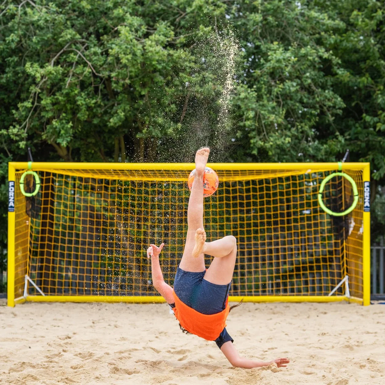 FORZA Cible de Football et Sac à Ballons | Cible 2-en-1 Durable pour Entraînement de Football et Rangement des Ballons | Facile à Attacher | Capacité de 10 Ballons